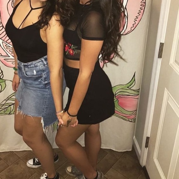 Forever 21 Mesh Embroidered Crop - Picture 2 of 3